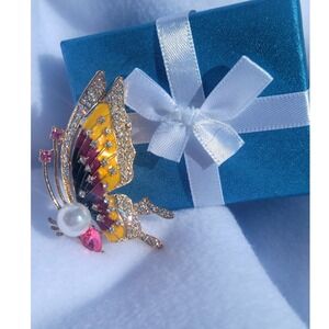 NEW Sparkling Butterfly Brooch Pearl Rhinestone Enamel Gold Tone Pin Women